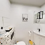 Modern 4 Min Walk From Alexander Nevski Appartement