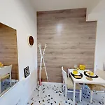 Modern 4 Min Walk From Alexander Nevski