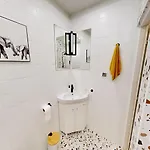 Modern 4 Min Walk From Alexander Nevski Apartamento