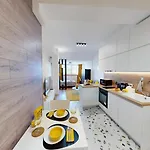 Modern 4 Min Walk From Alexander Nevski Apartament *