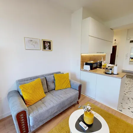 Modern 4 Min Walk From Alexander Nevski