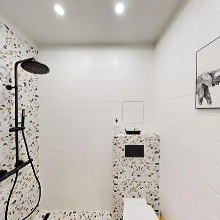 Modern 4 Min Walk From Alexander Nevski Apartament *