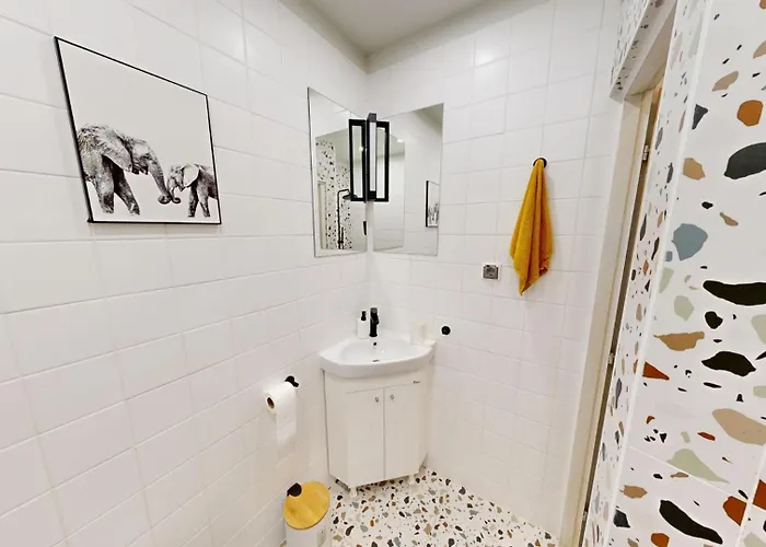 Modern 4 Min Walk From Alexander Nevski Appartement