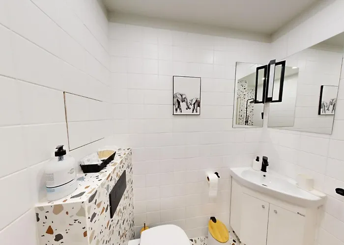 Modern 4 Min Walk From Alexander Nevski Апартаменты